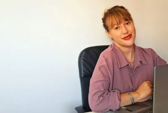 Η Ιωάννα Πετράκου, ψυχολόγος, ψυχοθεραπεύτρια, στο Δωμάτιο Αποκαλύψεων του PSYCHOLOGY.GR