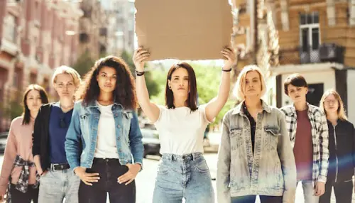 Η γενιά της αναμονής: Ψυχολογικές διαστάσεις της απογοήτευσης των νέων σε ένα περιβάλλον οικονομικής ασφυξίας