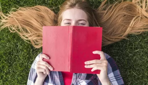 Τα 10 βιβλία που σας συνόδευσαν στον πιο ζεστό Απρίλιο από το Psychology Bookstore
