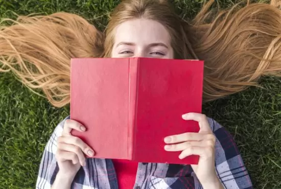 Τα 10 βιβλία που σας συνόδευσαν στον πιο ζεστό Απρίλιο από το Psychology Bookstore