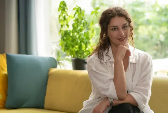 Η Άννα Μαρία Χαλκίδη, ψυχολόγος, γνωσιακή συμπεριφορική ψυχοθεραπεύτρια, στο δωμάτιο αποκαλύψεων του PSYCHOLOGY.GR