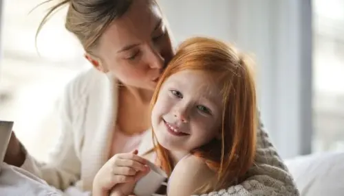 Η τριετία της ασφάλειας: Γιατί η πρόωρη έξοδος από το σπίτι μπορεί να κοστίσει στην ψυχική υγεία του παιδιού;