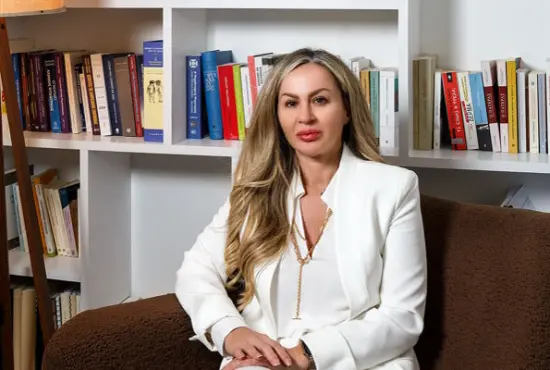 Η Μελίνα Τζάκου, Ψυχολόγος - Ψυχαναλυτική Ψυχοθεραπεύτρια, στο δωμάτιο αποκαλύψεων του PSYCHOLOGY.GR