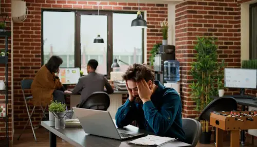 Εργασιακή εξουθένωση (burnout): Όταν το «δεν αντέχω άλλο» γίνεται «δεν είμαι αρκετός»