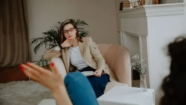 Η Προσωποκεντρική θεραπευτική σχέση στη σύγχρονη κοινωνία: Προκλήσεις της Άνευ όρων θετικής αποδοχής, της Ενσυναίσθησης και της Αυθεντικότητας