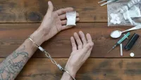 ψυχίατρος διακίνηση ναρκωτικών ουσιών