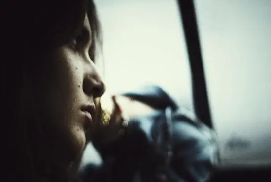 Ο Άνθρωπος Ζει Ανάμεσα σε Δύο Αντίθετους Κόσμους